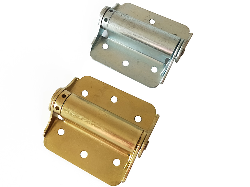 Self-Adjusting Hinge